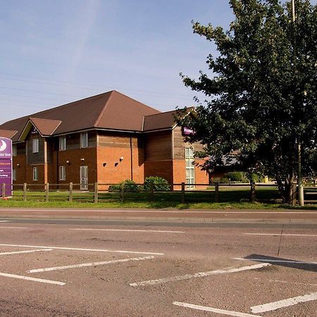 Premier Inn Тюксбъри Екстериор снимка