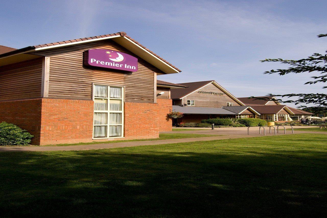 Premier Inn Тюксбъри Екстериор снимка
