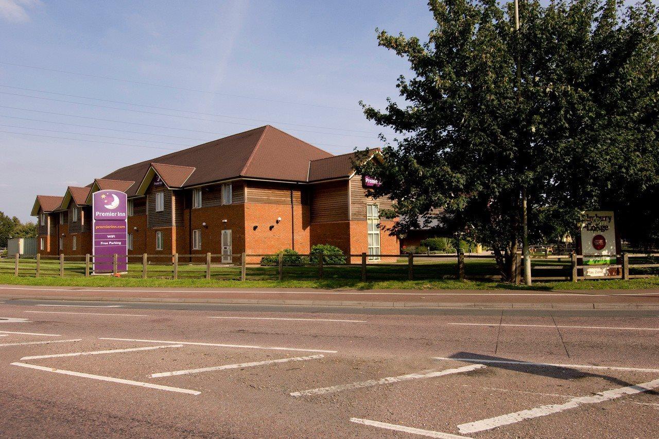 Premier Inn Тюксбъри Екстериор снимка