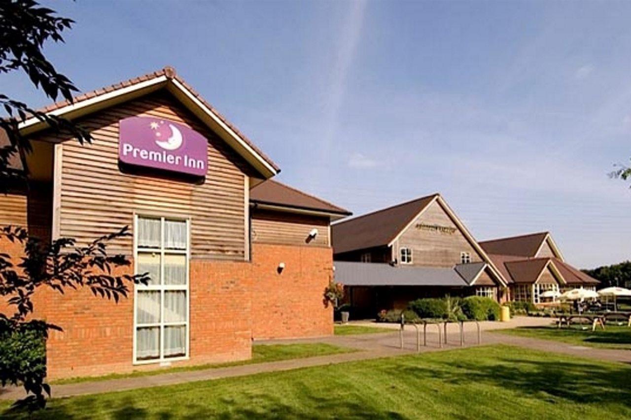 Premier Inn Тюксбъри Екстериор снимка