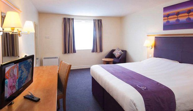 Premier Inn Тюксбъри Екстериор снимка